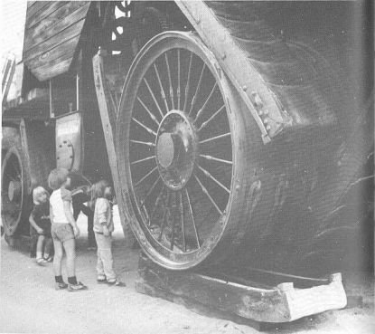 1912 – Dreadnought Wheel and “Big Lizzie” – Frank Bottrill (Australian) » biglizziedetail1-640×480-x640